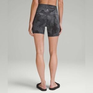 C - Lululemon Align High-Rise Short 6"
Stencil Dreams Black Multi